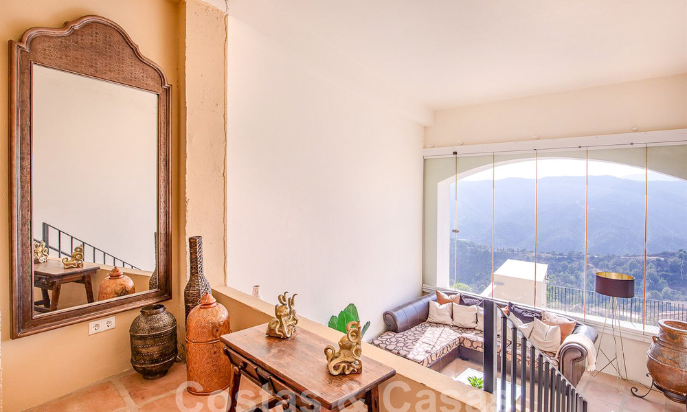 Villa de luxe espagnole à vendre avec vue panoramique sur la mer dans une communauté fermée sur les collines de Marbella 57334