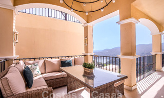 Villa de luxe espagnole à vendre avec vue panoramique sur la mer dans une communauté fermée sur les collines de Marbella 57338 