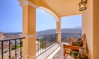 Villa de luxe espagnole à vendre avec vue panoramique sur la mer dans une communauté fermée sur les collines de Marbella 57339 