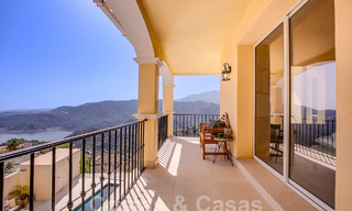 Villa de luxe espagnole à vendre avec vue panoramique sur la mer dans une communauté fermée sur les collines de Marbella 57340 