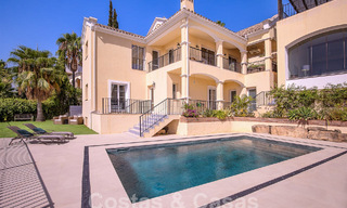 Villa de luxe espagnole à vendre avec vue panoramique sur la mer dans une communauté fermée sur les collines de Marbella 57342 