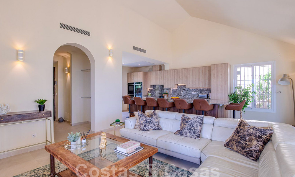 Villa de luxe espagnole à vendre avec vue panoramique sur la mer dans une communauté fermée sur les collines de Marbella 57352