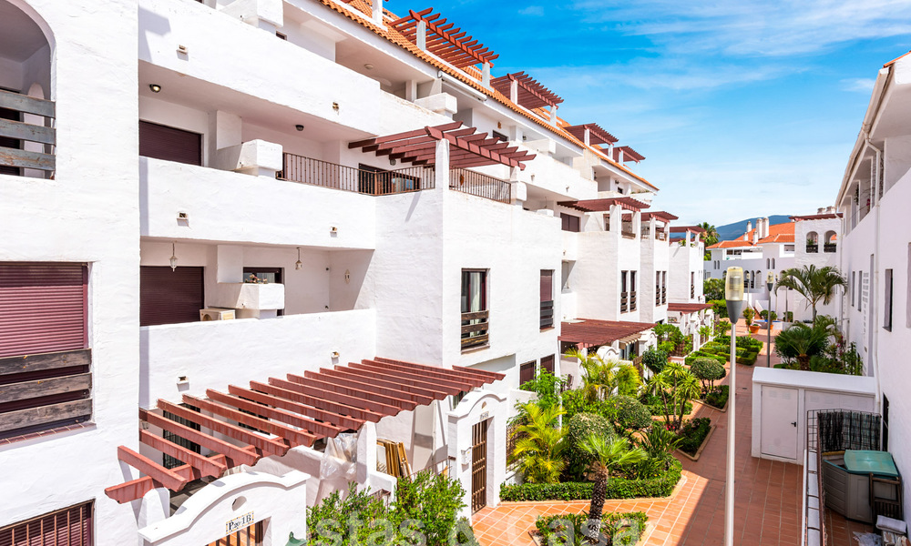 Penthouse contemporain rénové à vendre à distance de marche de toutes les commodités et de Puerto Banus à Nueva Andalucia, Marbella 57423