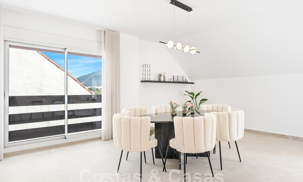 Penthouse contemporain rénové à vendre à distance de marche de toutes les commodités et de Puerto Banus à Nueva Andalucia, Marbella 57444