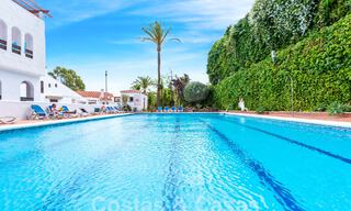 Penthouse contemporain rénové à vendre à distance de marche de toutes les commodités et de Puerto Banus à Nueva Andalucia, Marbella 57450 