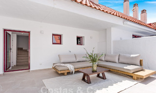 Penthouse contemporain rénové à vendre à distance de marche de toutes les commodités et de Puerto Banus à Nueva Andalucia, Marbella 57454 
