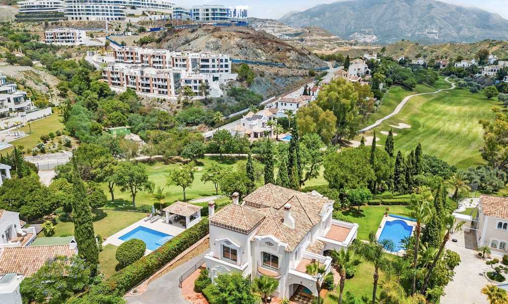 Villa de luxe de style espagnol classique à vendre dans le complexe golfique protégé de La Quinta, Marbella - Benahavis 58237
