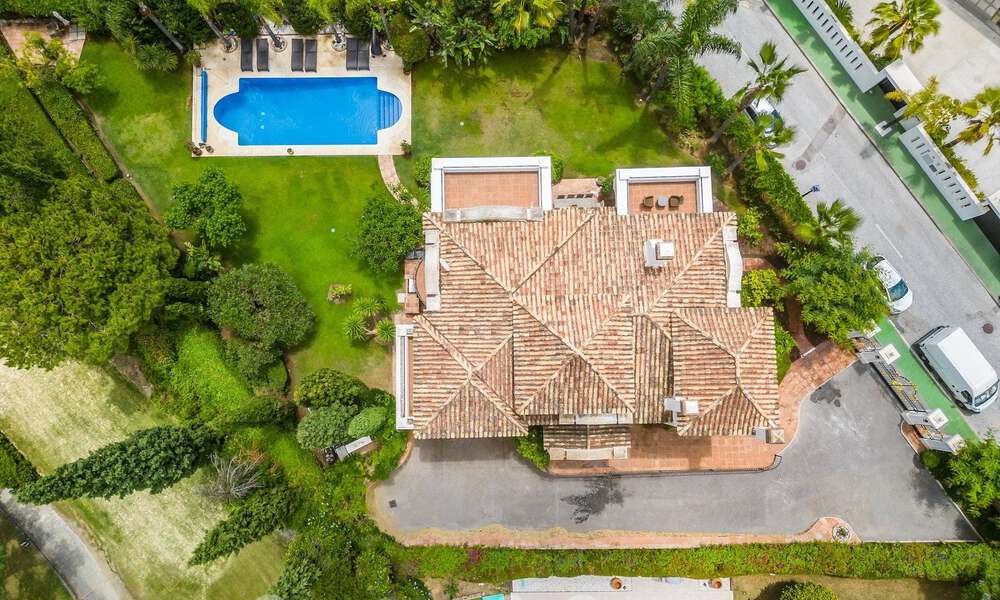 Villa de luxe de style espagnol classique à vendre dans le complexe golfique protégé de La Quinta, Marbella - Benahavis 58238
