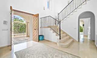 Villa de luxe de style espagnol classique à vendre dans le complexe golfique protégé de La Quinta, Marbella - Benahavis 58241 