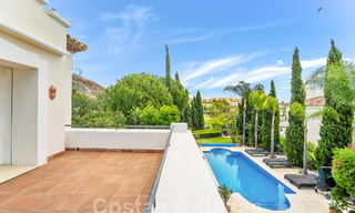Villa de luxe de style espagnol classique à vendre dans le complexe golfique protégé de La Quinta, Marbella - Benahavis 58248 