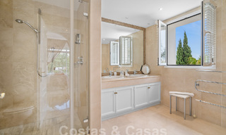 Villa de luxe de style espagnol classique à vendre dans le complexe golfique protégé de La Quinta, Marbella - Benahavis 58252 
