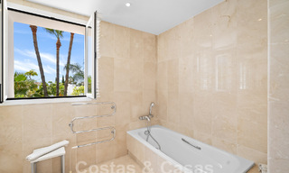Villa de luxe de style espagnol classique à vendre dans le complexe golfique protégé de La Quinta, Marbella - Benahavis 58253 