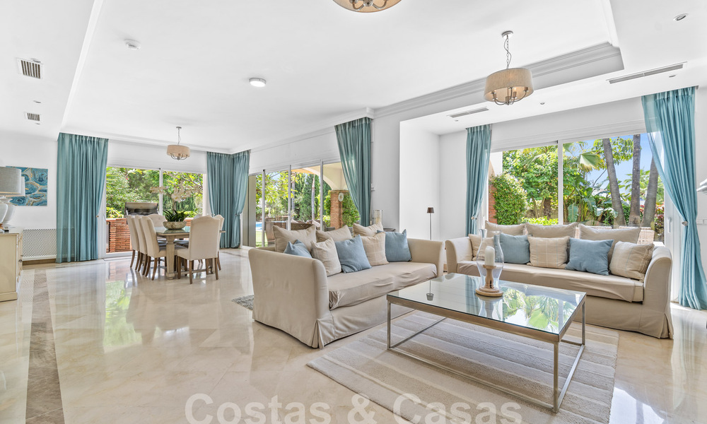 Villa de luxe de style espagnol classique à vendre dans le complexe golfique protégé de La Quinta, Marbella - Benahavis 58257