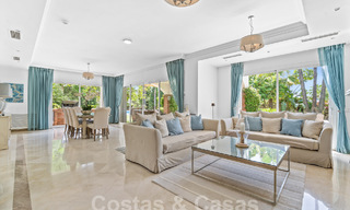 Villa de luxe de style espagnol classique à vendre dans le complexe golfique protégé de La Quinta, Marbella - Benahavis 58257 