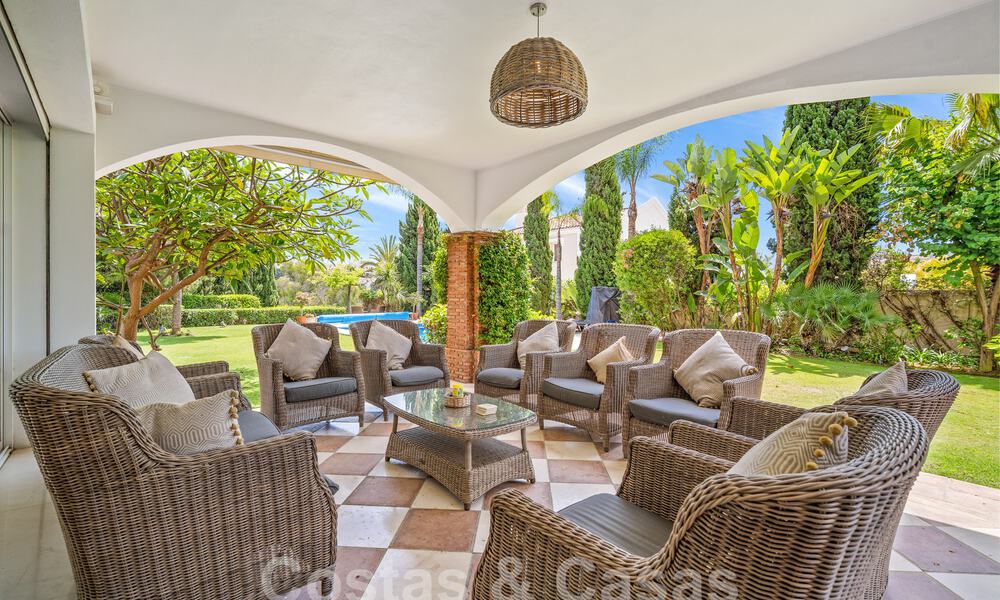 Villa de luxe de style espagnol classique à vendre dans le complexe golfique protégé de La Quinta, Marbella - Benahavis 58261