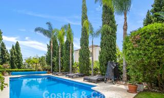 Villa de luxe de style espagnol classique à vendre dans le complexe golfique protégé de La Quinta, Marbella - Benahavis 58264 