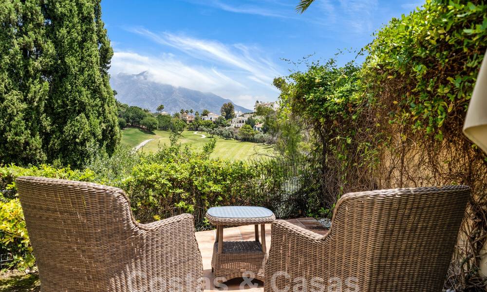 Villa de luxe de style espagnol classique à vendre dans le complexe golfique protégé de La Quinta, Marbella - Benahavis 58269