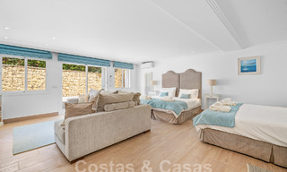 Villa de luxe de style espagnol classique à vendre dans le complexe golfique protégé de La Quinta, Marbella - Benahavis 58270 