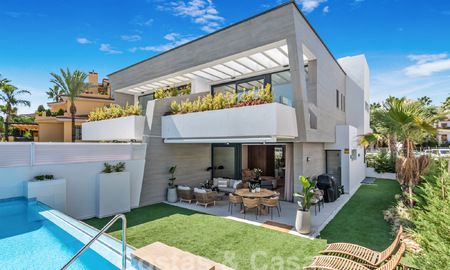 Villa moderniste à vendre à deux pas de la plage près de Puerto Banus à Marbella 58942