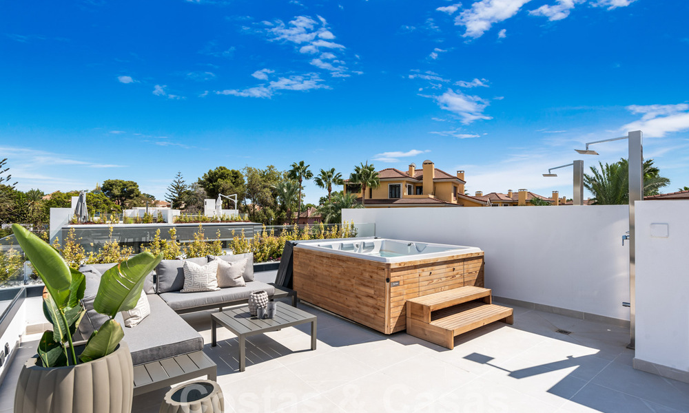 Villa moderniste à vendre à deux pas de la plage près de Puerto Banus à Marbella 58944
