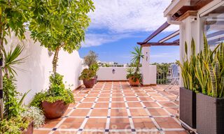 Penthouse à vendre avec solarium et vue à 360°, à deux pas de la plage et du centre de Puerto Banus, Marbella 59041 