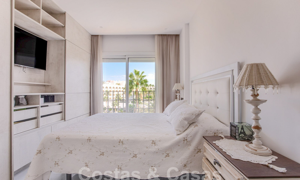 Penthouse à vendre avec solarium et vue à 360°, à deux pas de la plage et du centre de Puerto Banus, Marbella 59050