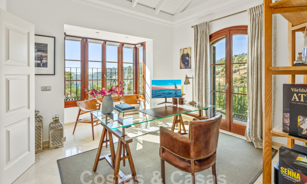 Villa méditerranéenne de luxe à vendre dans une communauté fermée à El Madroñal, Marbella - Benahavis 59507