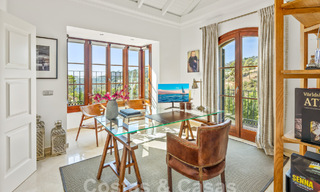 Villa méditerranéenne de luxe à vendre dans une communauté fermée à El Madroñal, Marbella - Benahavis 59507 