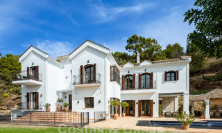 Villa méditerranéenne de luxe à vendre dans une communauté fermée à El Madroñal, Marbella - Benahavis 59522 