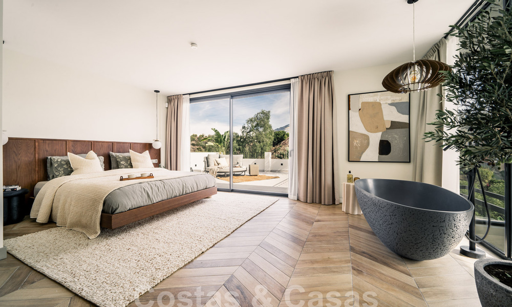 Villa de luxe rénovée de caractère avec vue sur la mer dans une communauté fermée à vendre à Nueva Andalucia, Marbella 59998
