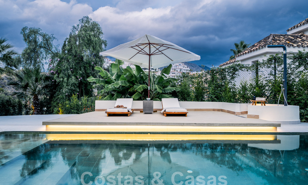 Villa de luxe rénovée de caractère avec vue sur la mer dans une communauté fermée à vendre à Nueva Andalucia, Marbella 60010