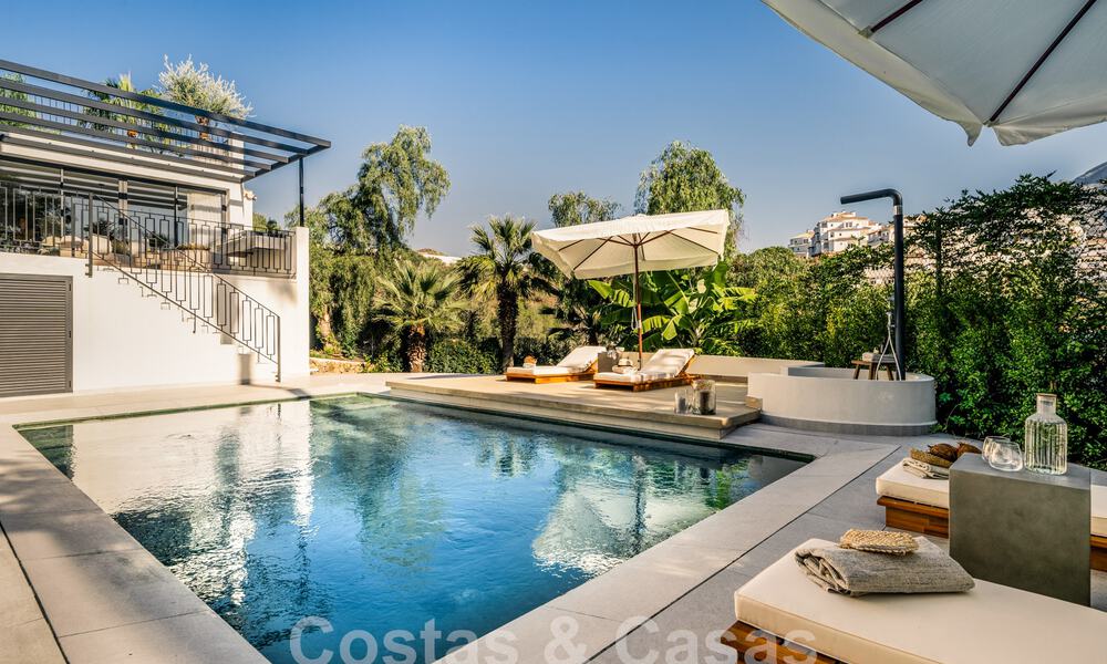 Villa de luxe rénovée de caractère avec vue sur la mer dans une communauté fermée à vendre à Nueva Andalucia, Marbella 60016