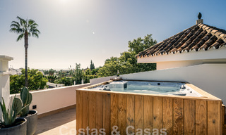 Villa de luxe rénovée de caractère avec vue sur la mer dans une communauté fermée à vendre à Nueva Andalucia, Marbella 60018 
