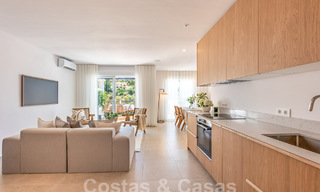 Penthouse contemporain rénové à vendre avec terrasse spacieuse et vue sur la mer dans le complexe de golf La Quinta, Benahavis - Marbella 60621 