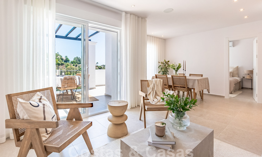 Penthouse contemporain rénové à vendre avec terrasse spacieuse et vue sur la mer dans le complexe de golf La Quinta, Benahavis - Marbella 60623