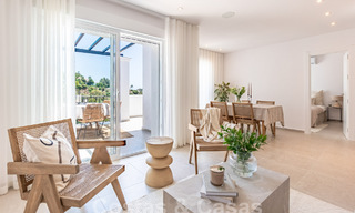 Penthouse contemporain rénové à vendre avec terrasse spacieuse et vue sur la mer dans le complexe de golf La Quinta, Benahavis - Marbella 60623 