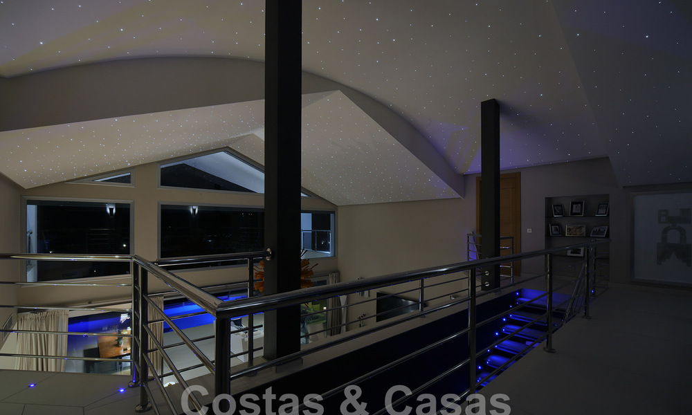 Villa de luxe moderne à vendre avec vue sur le golf à Nueva Andalucia, Marbella 60777