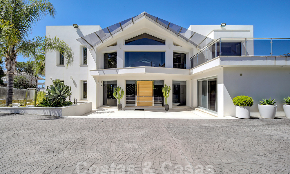 Villa de luxe moderne à vendre avec vue sur le golf à Nueva Andalucia, Marbella 60779