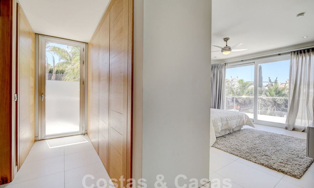 Villa de luxe moderne à vendre avec vue sur le golf à Nueva Andalucia, Marbella 60782