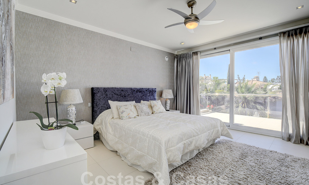 Villa de luxe moderne à vendre avec vue sur le golf à Nueva Andalucia, Marbella 60783