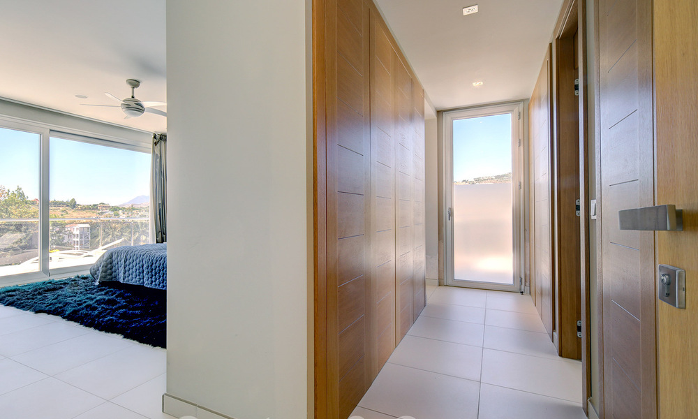 Villa de luxe moderne à vendre avec vue sur le golf à Nueva Andalucia, Marbella 60790
