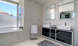 Villa de luxe moderne à vendre avec vue sur le golf à Nueva Andalucia, Marbella 60792 