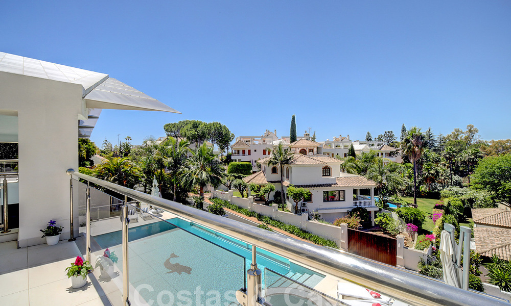 Villa de luxe moderne à vendre avec vue sur le golf à Nueva Andalucia, Marbella 60797
