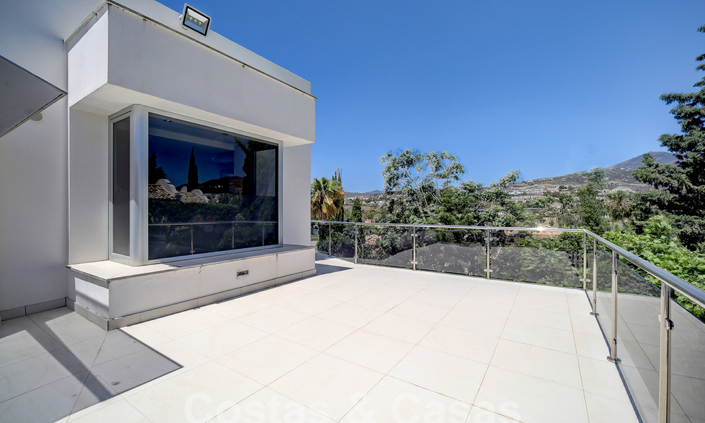 Villa de luxe moderne à vendre avec vue sur le golf à Nueva Andalucia, Marbella 60800