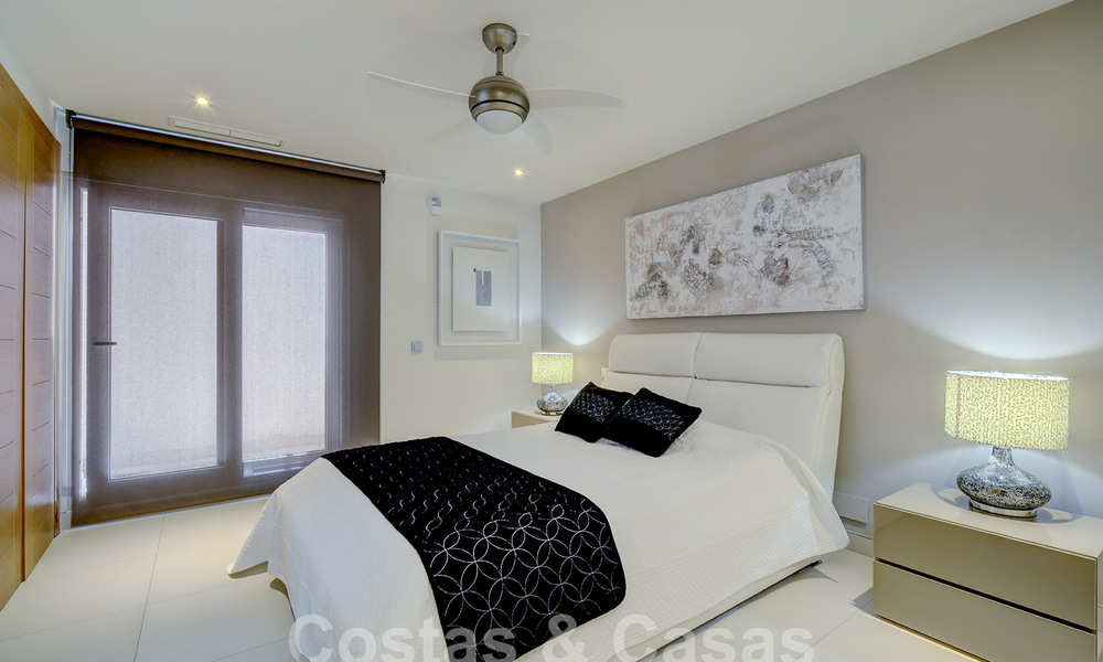 Villa de luxe moderne à vendre avec vue sur le golf à Nueva Andalucia, Marbella 60812