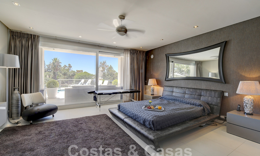 Villa de luxe moderne à vendre avec vue sur le golf à Nueva Andalucia, Marbella 60820