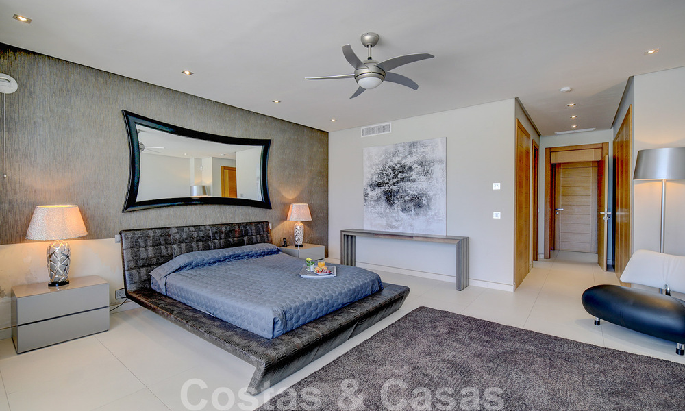 Villa de luxe moderne à vendre avec vue sur le golf à Nueva Andalucia, Marbella 60823