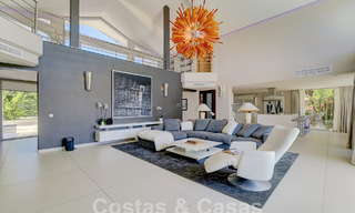Villa de luxe moderne à vendre avec vue sur le golf à Nueva Andalucia, Marbella 60828 