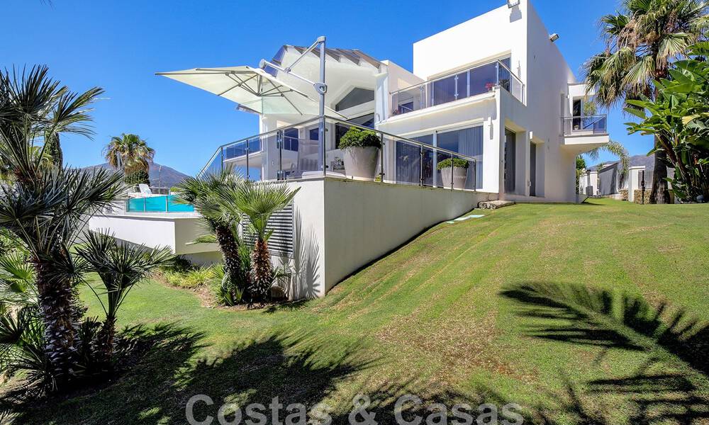 Villa de luxe moderne à vendre avec vue sur le golf à Nueva Andalucia, Marbella 60831