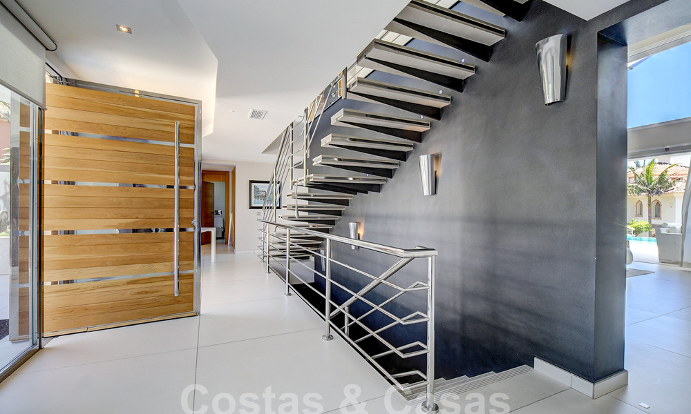 Villa de luxe moderne à vendre avec vue sur le golf à Nueva Andalucia, Marbella 60832